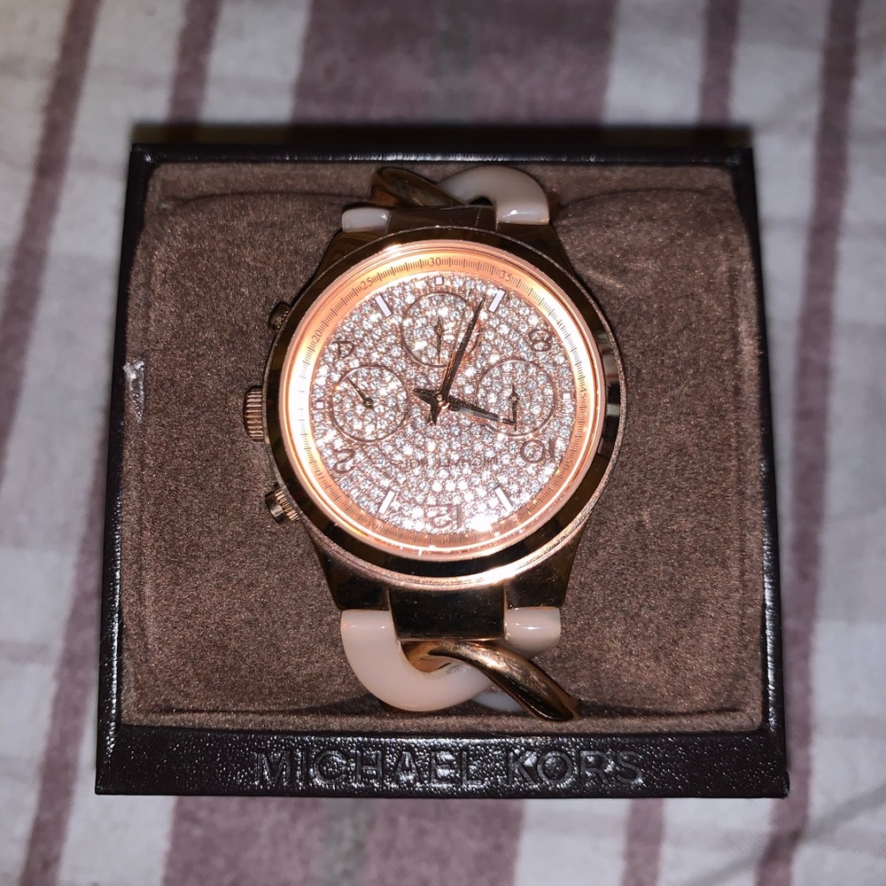 Michael Kors Rose Gold Watch - Picture 3 of 6